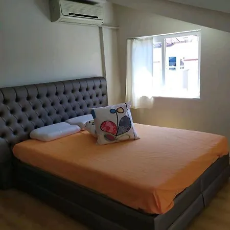 Only In A Big Comfort House 홈스테이 *